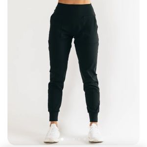 Alphalete Surface Expanse Jogger NWT